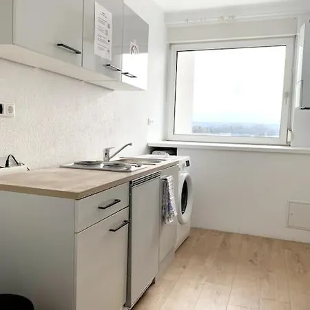 Bamu 2 - Modernes Doppelzimmer In Mit Parkplatz Linz